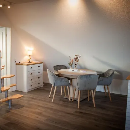 Canhusen Apartment *